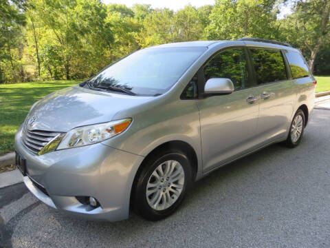 2017 Toyota Sienna XLE FWD photo