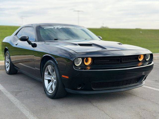 2016 Dodge Challenger SXT RWD photo