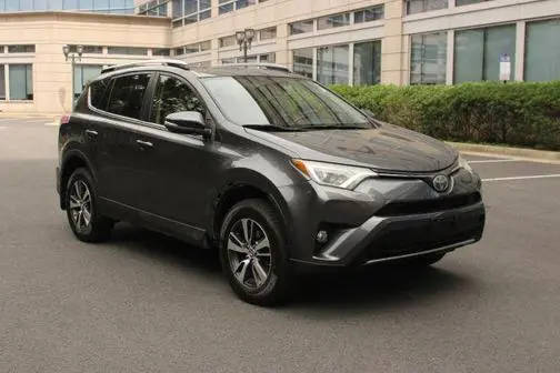 2017 Toyota RAV4 XLE AWD photo