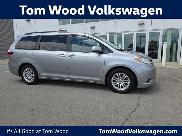 2017 Toyota Sienna XLE FWD photo
