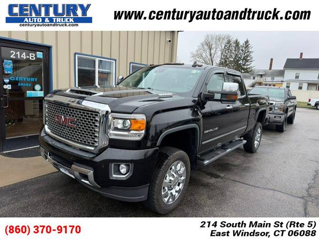 2017 GMC Sierra 2500HD Denali 4WD photo