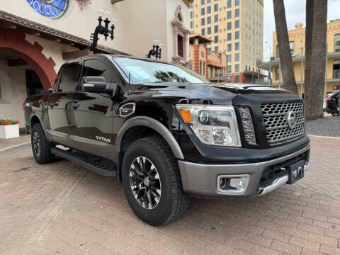 2017 Nissan Titan PRO-4X 4WD photo