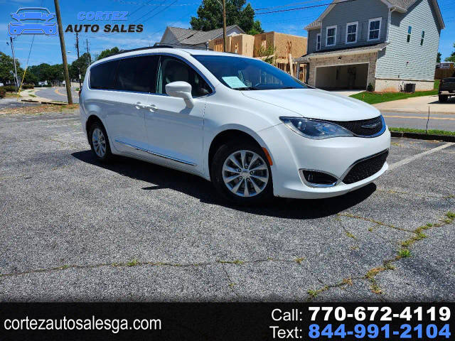 2017 Chrysler Pacifica Minivan Touring-L FWD photo