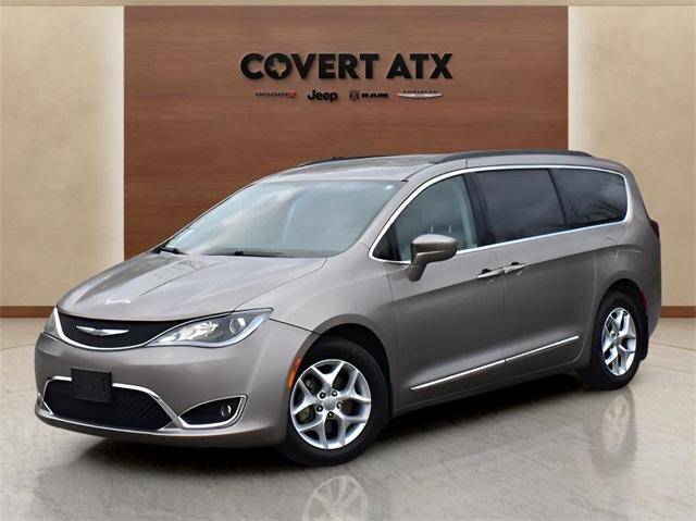 2017 Chrysler Pacifica Minivan Touring-L FWD photo