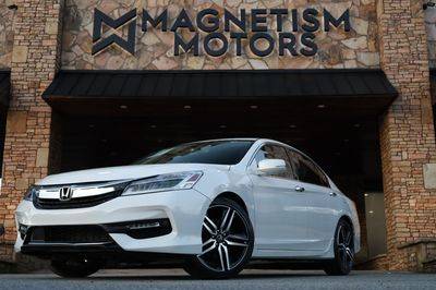 2017 Honda Accord Touring FWD photo