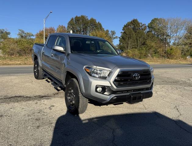 2017 Toyota Tacoma SR5 4WD photo