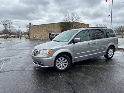 2016 Chrysler Town and Country Touring FWD photo