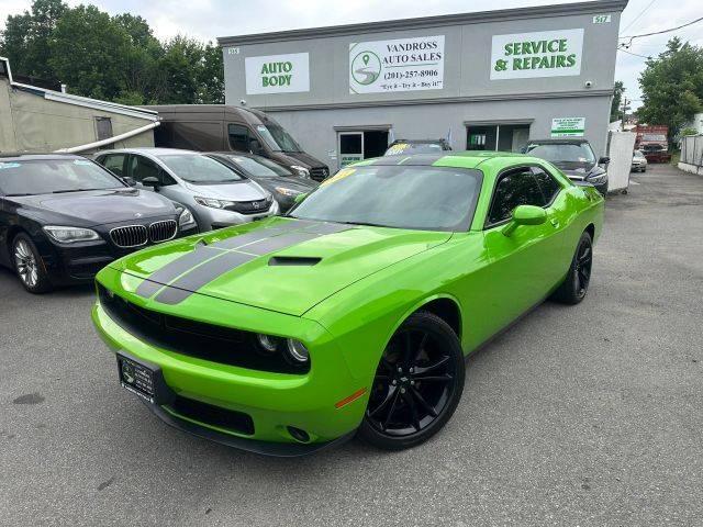 2017 Dodge Challenger SXT RWD photo