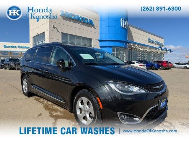 2017 Chrysler Pacifica Minivan Touring-L Plus FWD photo