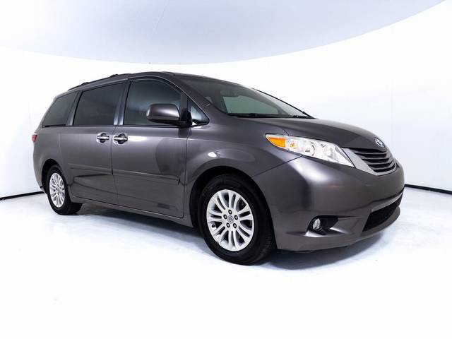 2017 Toyota Sienna XLE Premium FWD photo