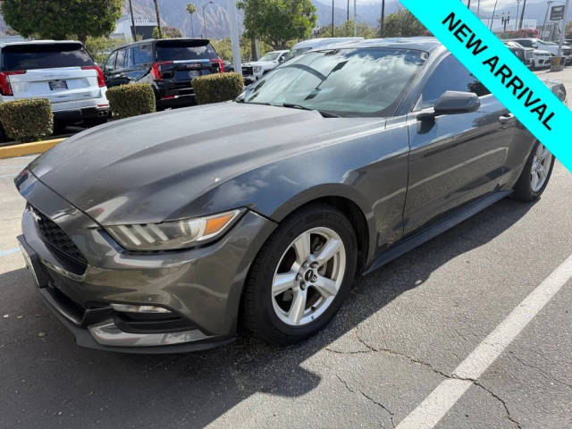 2017 Ford Mustang V6 RWD photo