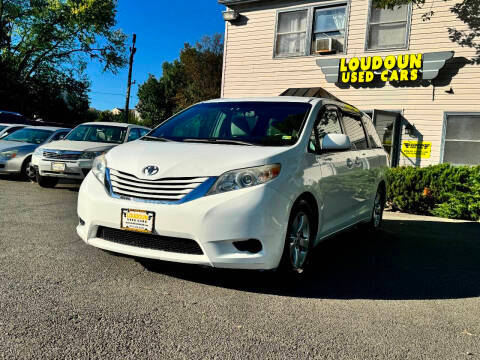 2015 Toyota Sienna  FWD photo