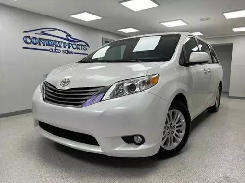 2017 Toyota Sienna XLE FWD photo