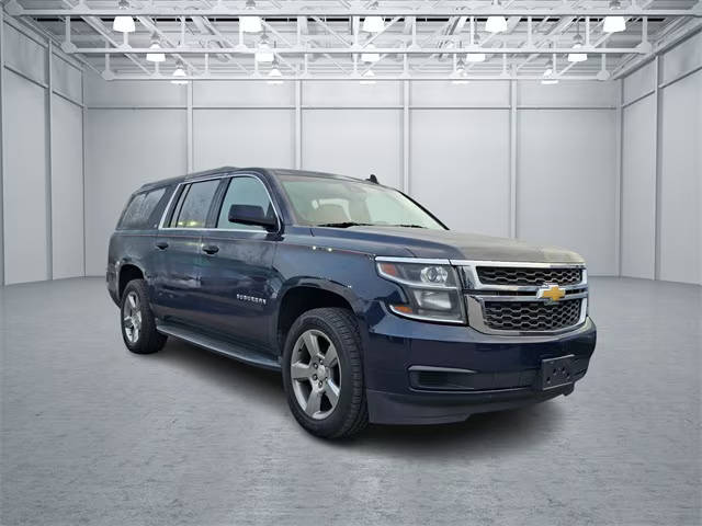 2017 Chevrolet Suburban LT 4WD photo