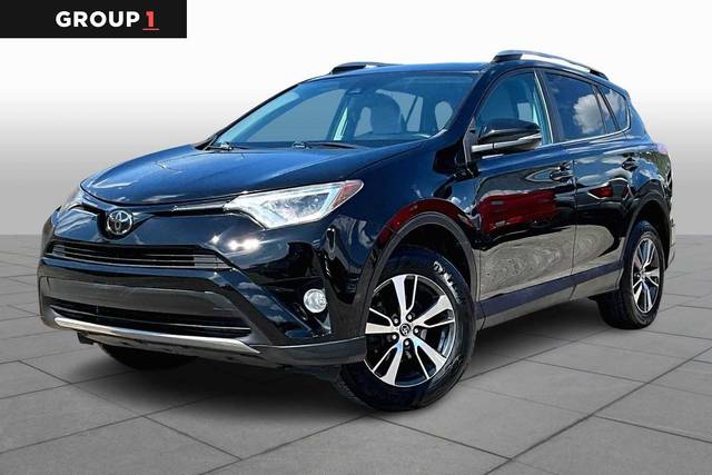 2017 Toyota RAV4 XLE AWD photo