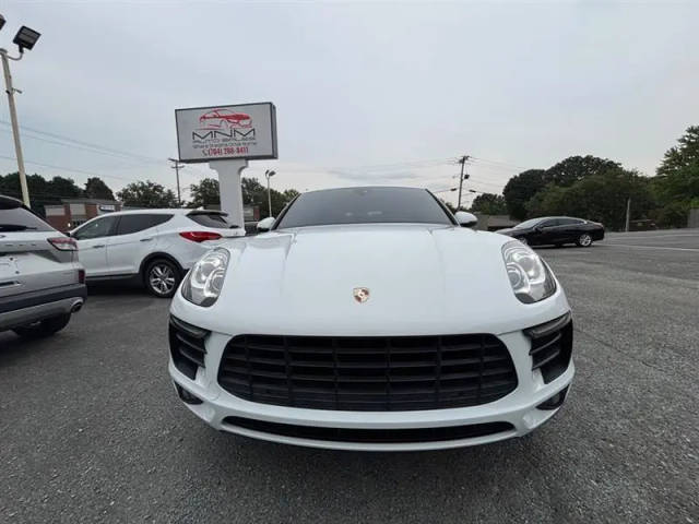 2017 Porsche Macan  AWD photo