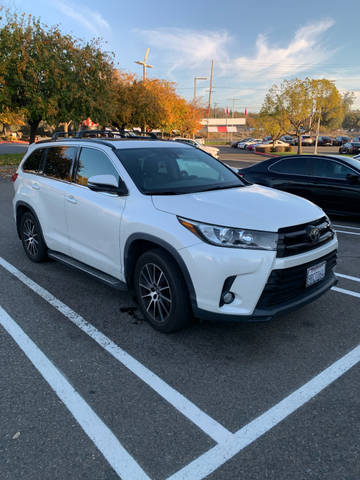 2017 Toyota Highlander SE FWD photo