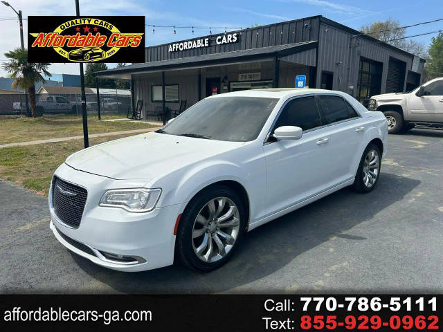 2017 Chrysler 300 Limited RWD photo