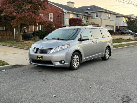 2017 Toyota Sienna XLE FWD photo