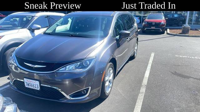 2017 Chrysler Pacifica Minivan Touring-L Plus FWD photo