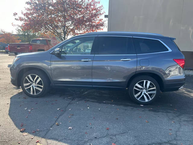 2017 Honda Pilot Touring AWD photo