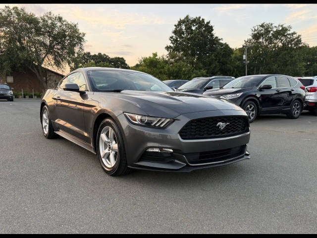 2017 Ford Mustang V6 RWD photo