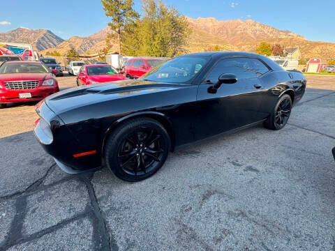 2017 Dodge Challenger SXT RWD photo