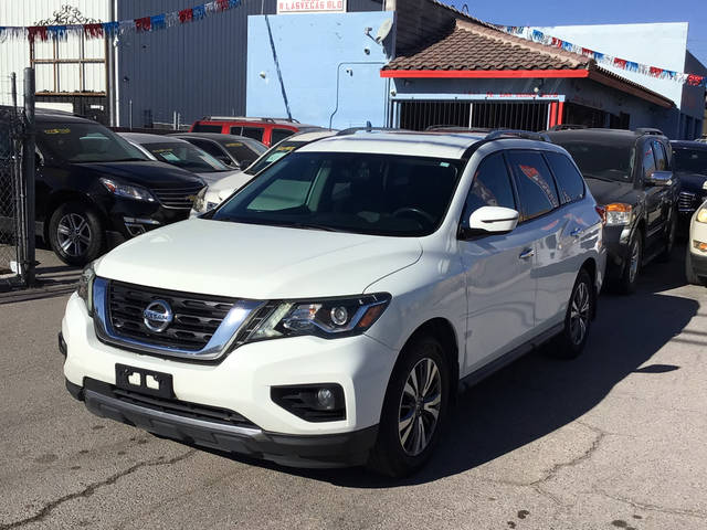 2017 Nissan Pathfinder SV FWD photo