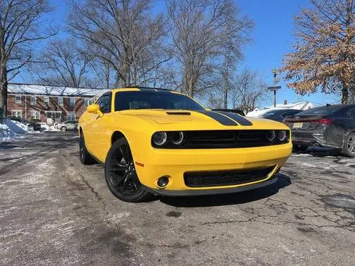 2017 Dodge Challenger SXT RWD photo