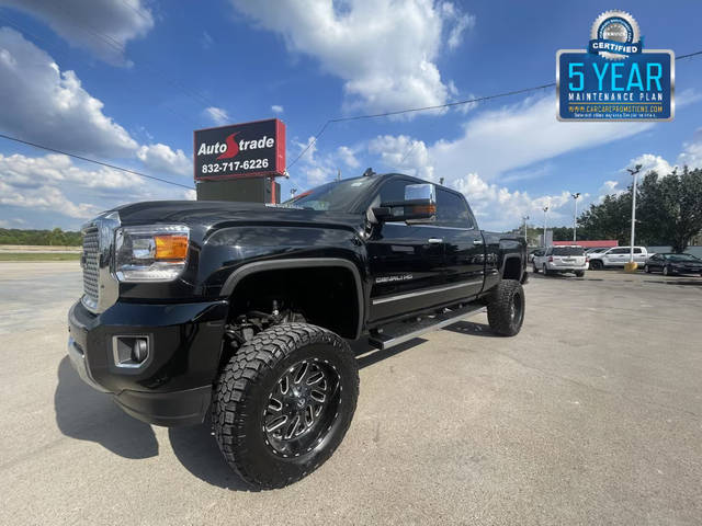 2017 GMC Sierra 2500HD Denali 4WD photo