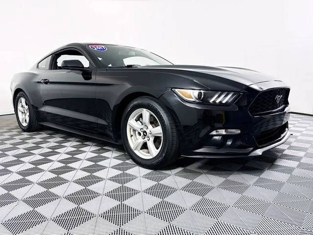 2017 Ford Mustang V6 RWD photo