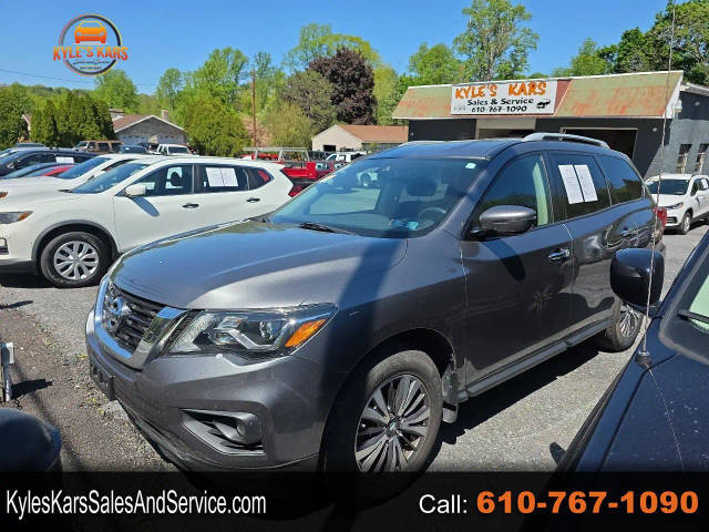 2017 Nissan Pathfinder SV 4WD photo