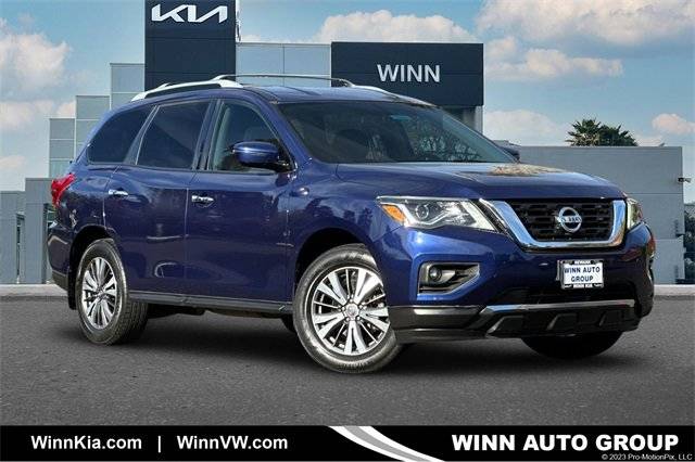 2017 Nissan Pathfinder SV 4WD photo