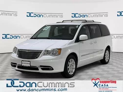 2016 Chrysler Town and Country Touring FWD photo