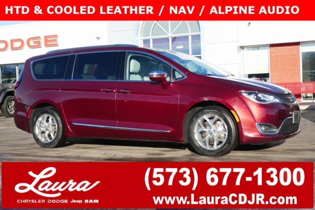 2017 Chrysler Pacifica Minivan Limited FWD photo