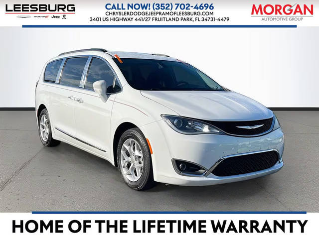 2017 Chrysler Pacifica Minivan Touring-L FWD photo