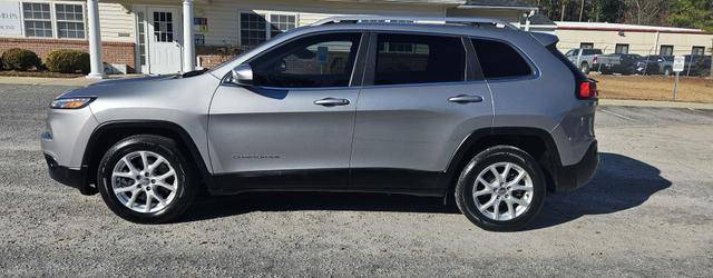 2015 Jeep Cherokee Latitude FWD photo