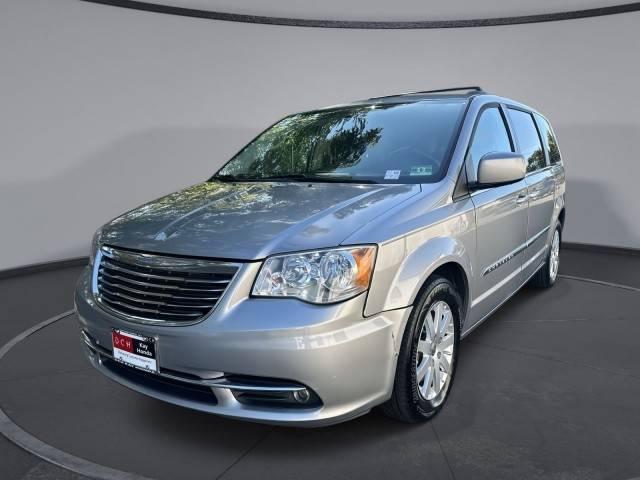 2016 Chrysler Town and Country Touring FWD photo