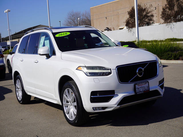 2016 Volvo XC90 T6 Momentum AWD photo