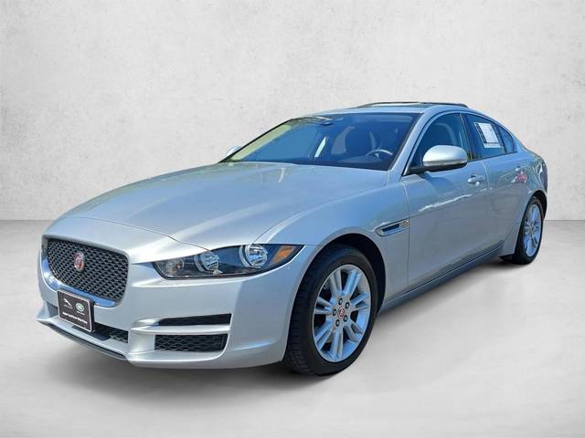 2017 Jaguar XE 20d Premium AWD photo
