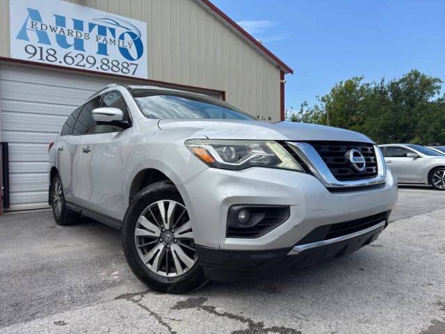 2017 Nissan Pathfinder SL FWD photo