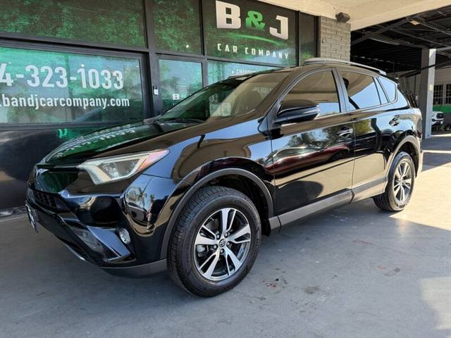 2017 Toyota RAV4 XLE FWD photo