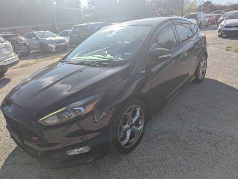 2017 Ford Focus ST FWD photo