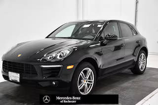 2017 Porsche Macan  AWD photo