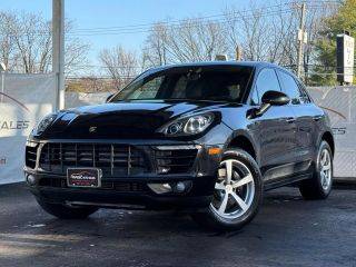 2017 Porsche Macan  AWD photo