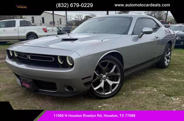 2017 Dodge Challenger SXT RWD photo