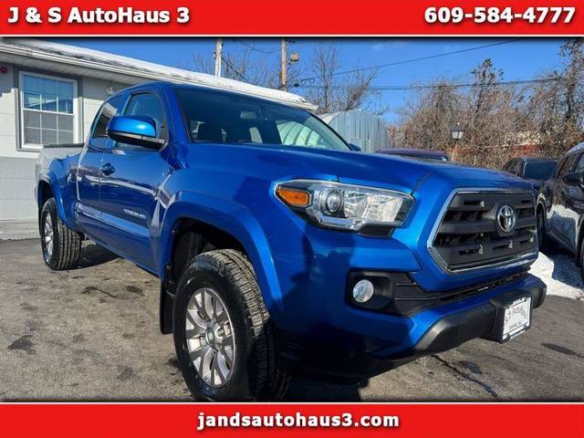 2017 Toyota Tacoma SR5 4WD photo