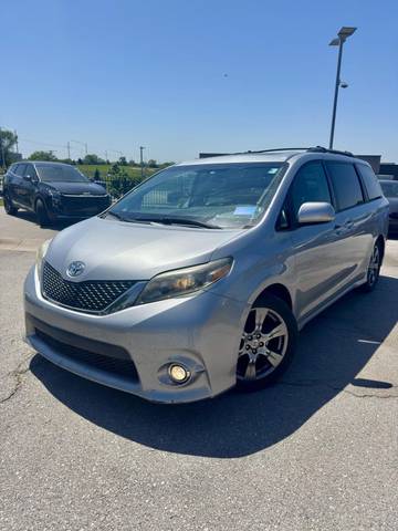 2017 Toyota Sienna SE FWD photo