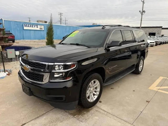2017 Chevrolet Suburban LT 4WD photo