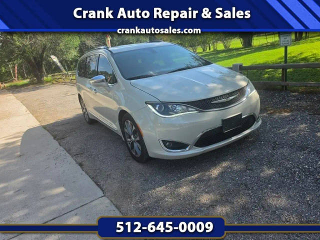 2017 Chrysler Pacifica Minivan Limited FWD photo